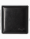 Metal cigarette case covered with genuine leather on both sides. The cigarette case comes in a black cardboard box, inside a black fabric pouch. Suitable for cigarettes up to 85 mm long; dimensions: 95 x 95 x 22 mm.