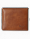 Metal cigarette case covered with genuine leather on both sides. The cigarette case comes in a black paper box and is stored inside a black fabric pouch. Designed for cigarettes up to 85 mm long; dimensions: 98 x 82 x 22 mm.