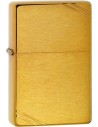 Zippo zapaľovač z brúsenej mosadze, ktorá dáva zapaľovaču zlatistý nádych. Replika z roku 1937.
