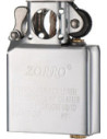 Fajkový benzínový insert do zapaľovačov typu Zippo v striebornom prevedení.