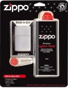 Darčeková sada obsahuje Zippo 21006, benzín a kamienky.