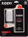 Darčeková sada obsahuje Zippo 21006, benzín a kamienky.