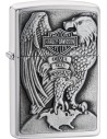 Zberateľský Zippo zapaľovač s orlom a logom Harley Davidson. Orol stojí na zemeguli, samozrejmosťou je hrdý nápis Made in the USA, pretože Zippo zapaľovače aj motorky Harley Davidson pochádzajú práve odtiaľto.