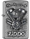 Zippo zapaľovač s vystúpeným motívom motora. Zippo je kovový benzínový zapaľovač s doživotnou zárukou a viac ako 80 ročnou tradíciou. Tieto kvalitné zapaľovače sa vyrábajú výhradne v USA.
