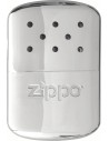 Zippo ohrievač rúk. Naplní sa klasickým benzínom do zapaľovača Zippo, zapáli sa horák ktorý pomaly tlie a vytvára teplo. Na jedno naplnenie vydrží hriať až 12 hodín. Súčasťou balenia je vrecko na ohrievač a odmerka na benzín. Ohrievač má rozmery 102 x 68 x 16 mm.