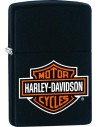 Zippo zapalovač s nápisom nestárnucej značky Harley Davidson. Zippo je kovový benzínový zapaľovač s doživotnou zárukou a viac ako 80 ročnou tradíciou. Tieto kvalitné zapaľovače sa vyrábajú výhradne v USA.