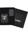 Dárkové balení s kapsičkou 17003 a místem pro vložení zapalovače Zippo dle vašeho výběru. Není vhodné pro zapalovače Zippo Slim a Armor.Zapalovač Zippo není součástí balení a je třeba jej zakoupit samostatně.