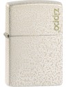 Zippo zapalovač s unikátním typem povrchu - Mercury Glass. Zippo je kovový benzínový zapalovač s doživotní zárukou a více než 80letou tradicí. Tyto kvalitní zapalovače se vyrábějí výhradně v USA.